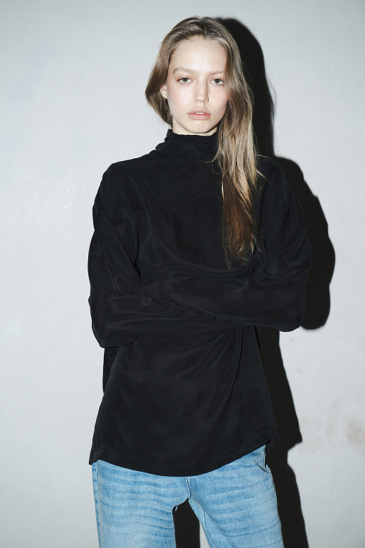 БЛУЗА LIQUID KNOT из чёрного шёлка и купро